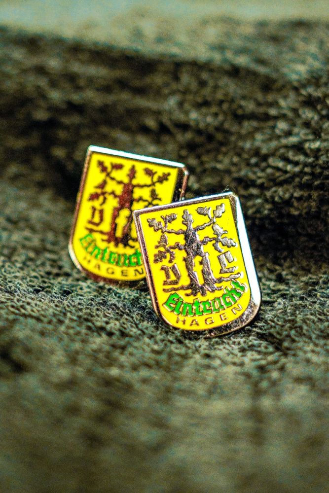 Macron Eintracht pin | Bild 1
