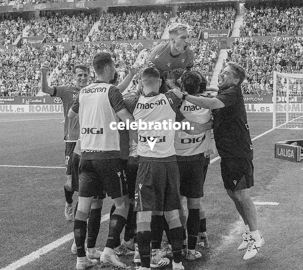 Instagram post featuring Macron campaign image 5 (mobile)